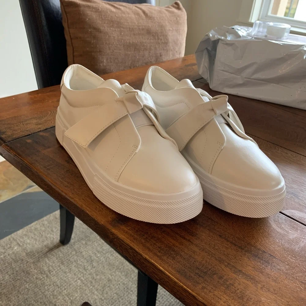 White Sneakers with Bow - Picture 2 of 4